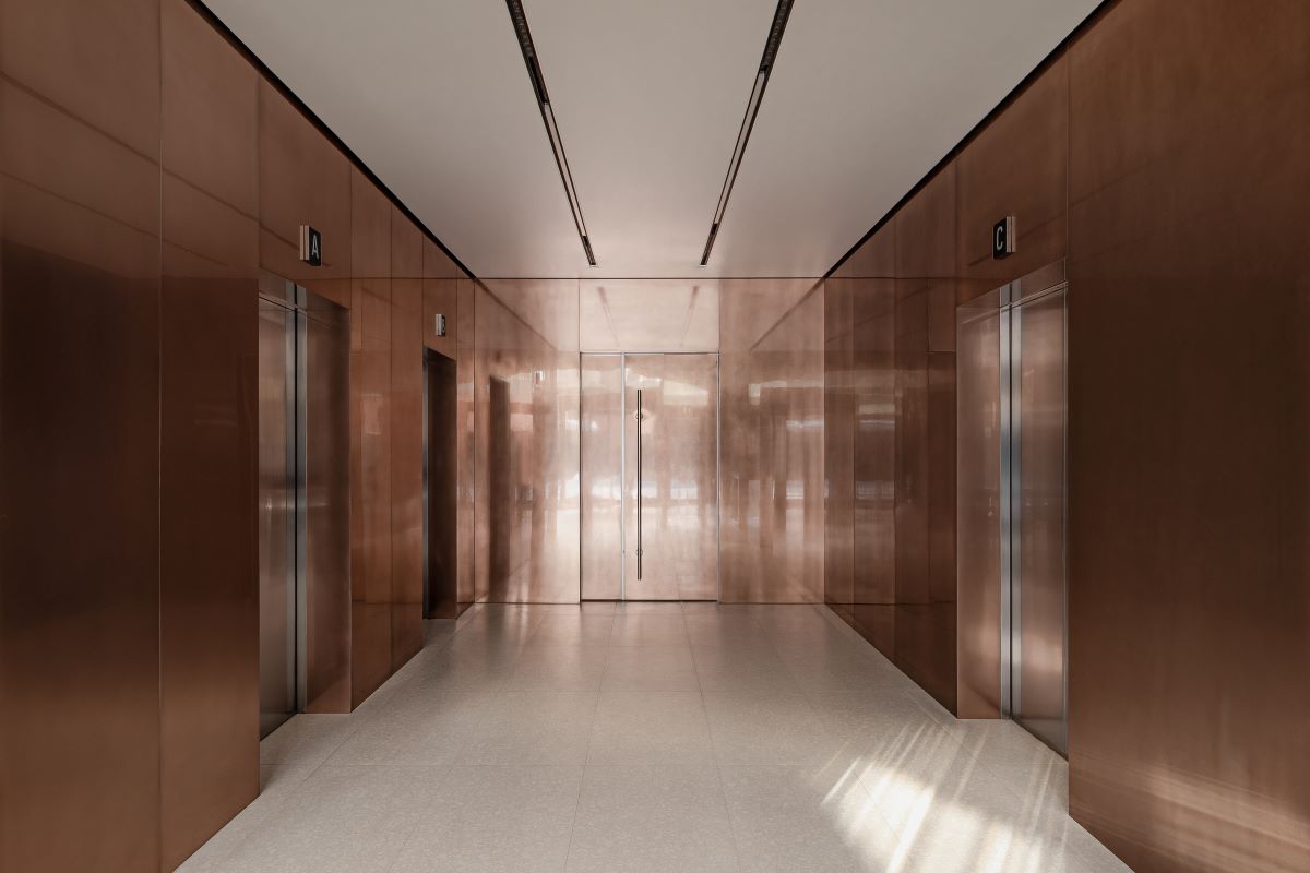 MINIMALIST OFFICE LOBBY