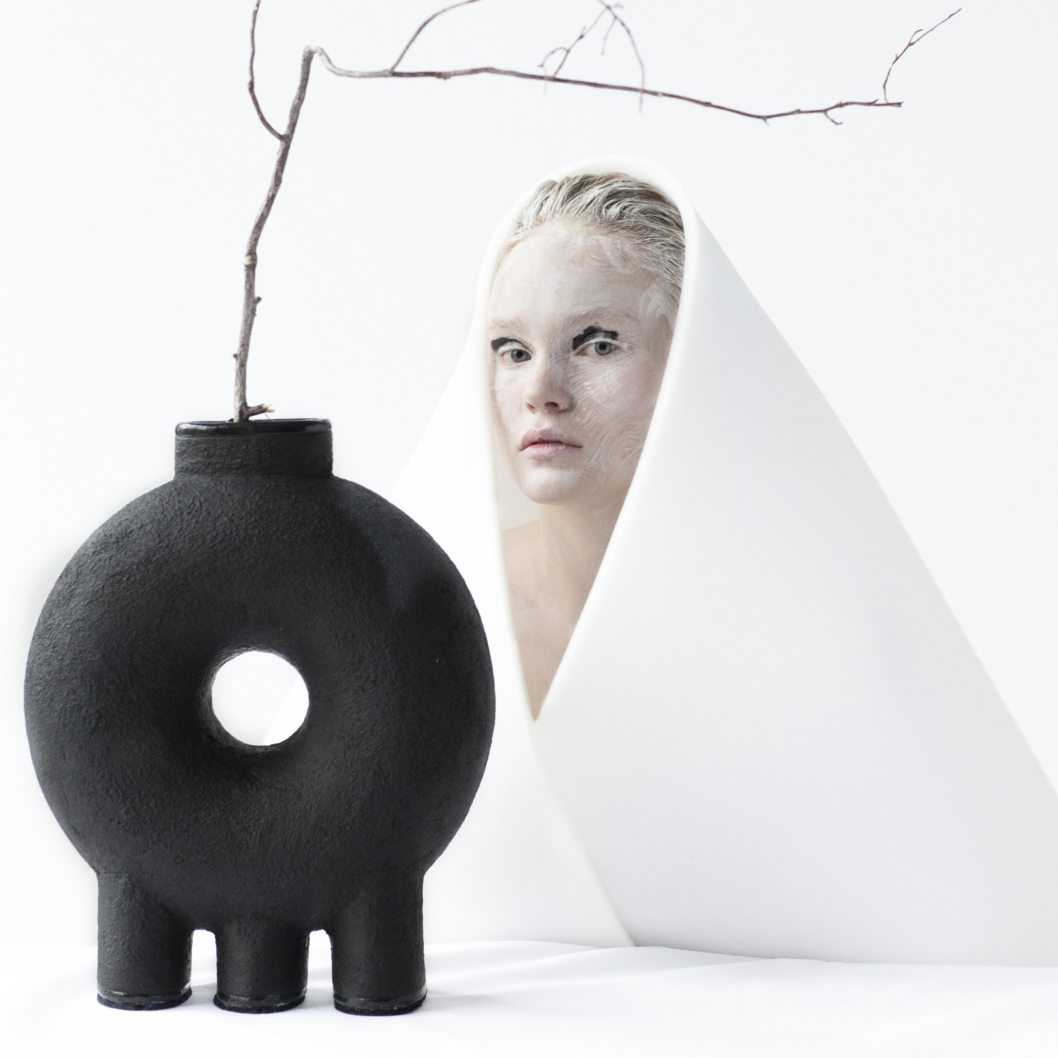 KUMANEC three-legged vase - Victoria Yakusha